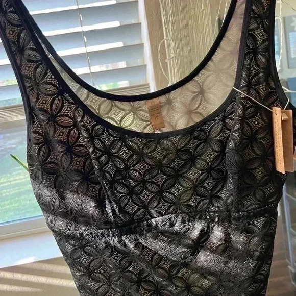 SHAPELLX Lace Glamour Geometric Sculpting Bodysuit - Picture 5 of 8